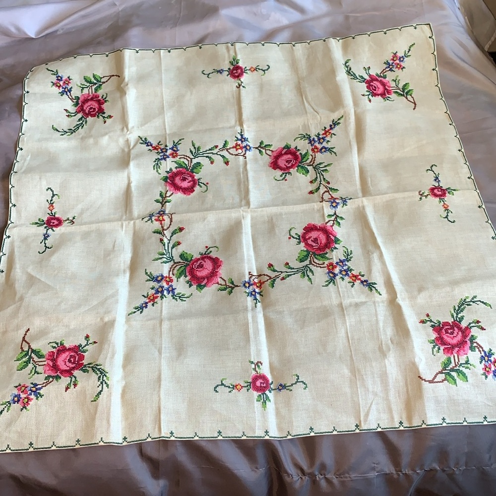 Vintage needlepoint hand craft roses linen square tablecloth